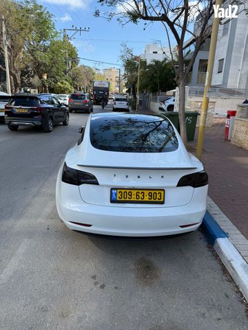 מודעת רכב טסלה מודל 3