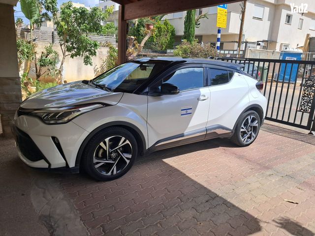 מודעת רכב טויוטה C-HR