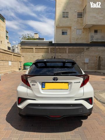 מודעת רכב טויוטה C-HR