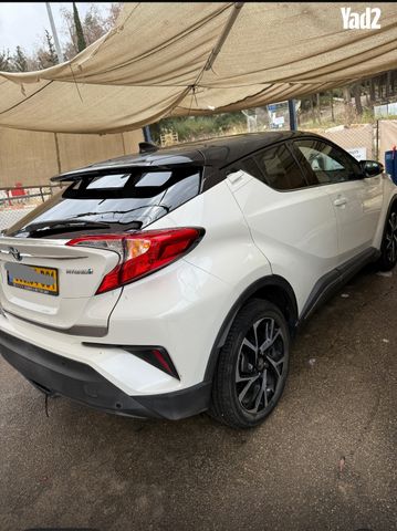 מודעת רכב טויוטה C-HR
