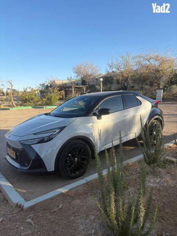 מודעת רכב טויוטה C-HR