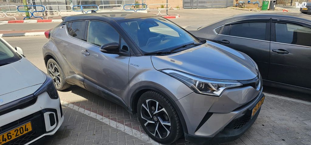 מודעת רכב טויוטה C-HR