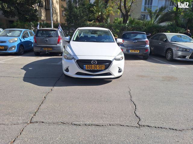 מודעת רכב מאזדה 2