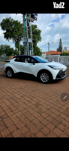 מודעת רכב טויוטה C-HR