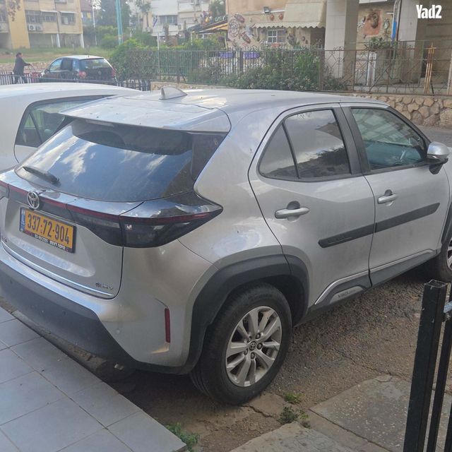 מודעת רכב טויוטה יאריס קרוס