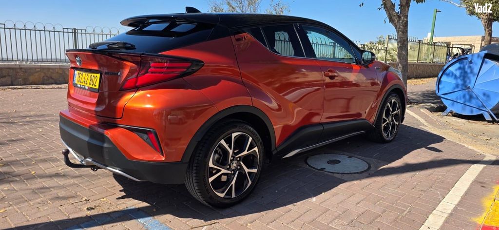 מודעת רכב טויוטה C-HR