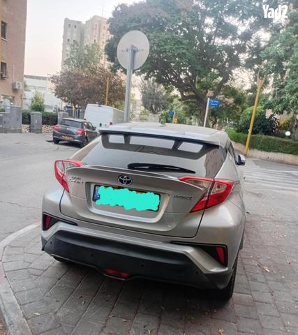 מודעת רכב טויוטה C-HR