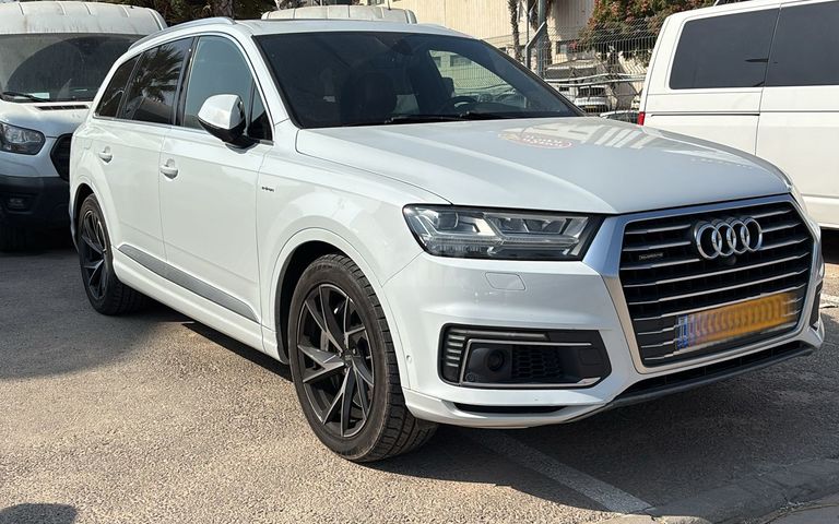 מודעת רכב אאודי Q7 2
