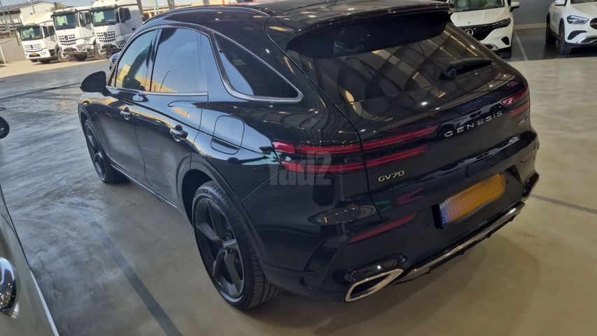 מודעת רכב ג'נסיס GV70 3