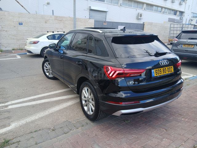 מודעת רכב אאודי Q3 1