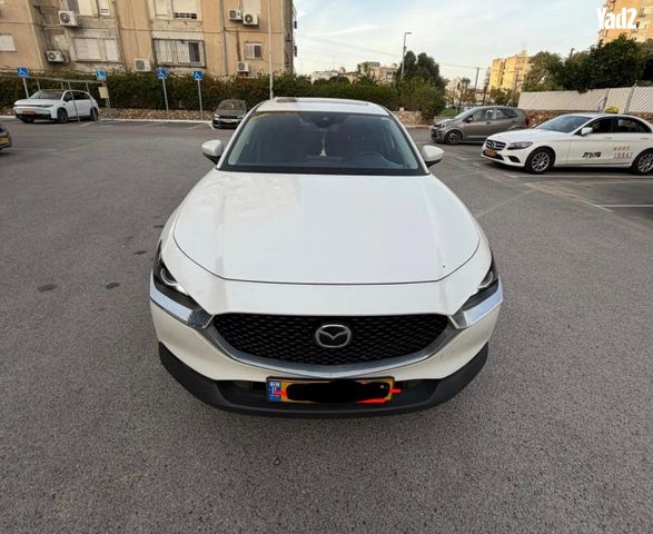 מודעת רכב מאזדה CX-30