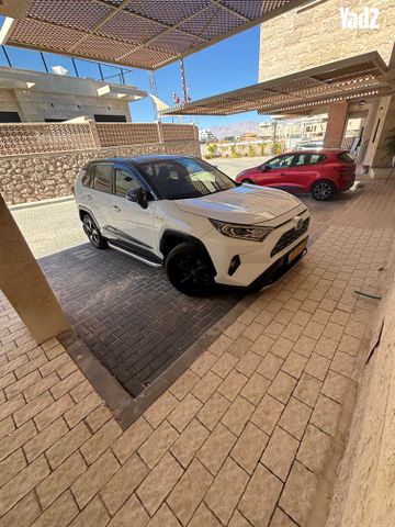מודעת רכב טויוטה RAV4