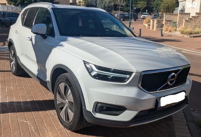 מודעת רכב וולוו XC40
