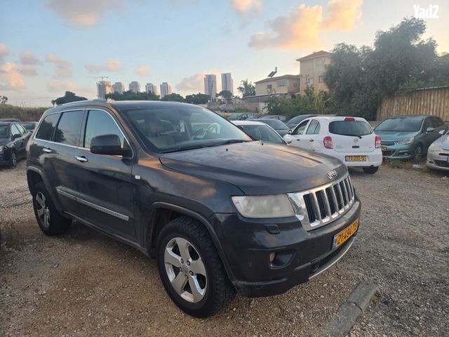 מודעת רכב ג'יפ גרנד צ'ירוקי