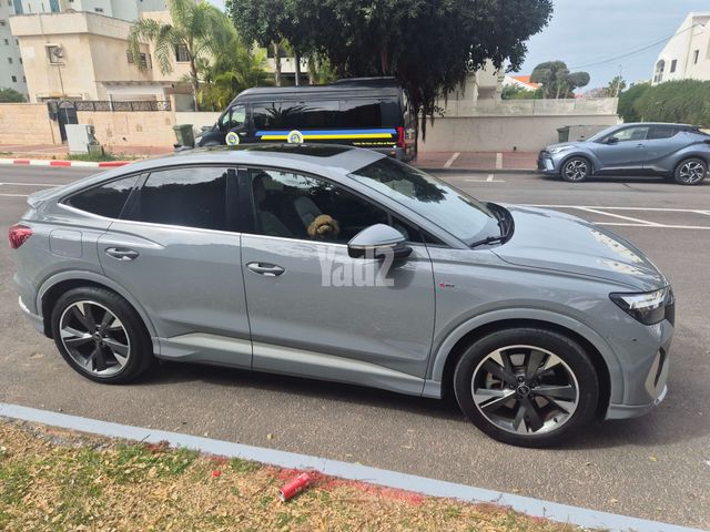 מודעת רכב אאודי Q4 e-tron