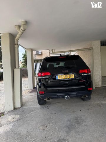 מודעת רכב ג'יפ גרנד צ'ירוקי
