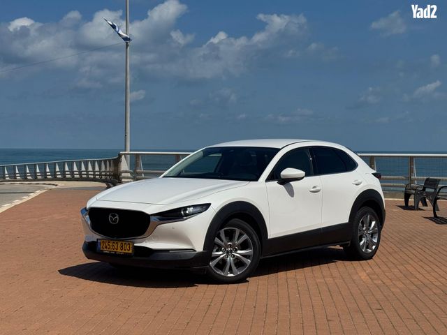 מודעת רכב מאזדה CX-30