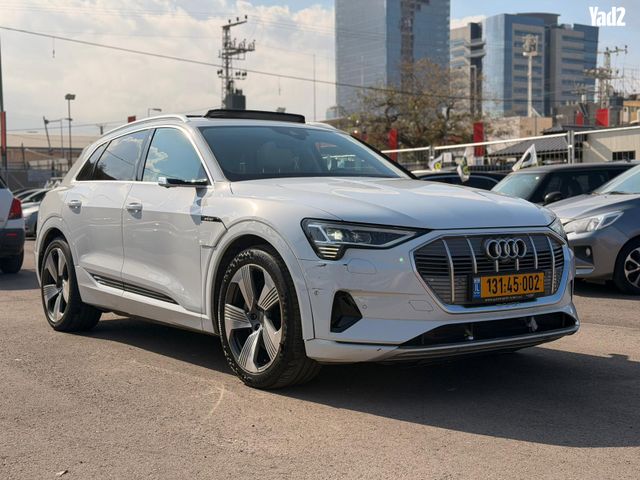 מודעת רכב אאודי E-tron 1