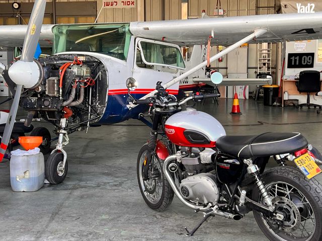 מודעת רכב טריומף Bonneville T100