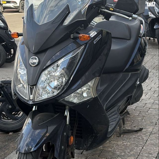 מודעת רכב סאן יאנג ג'וי-מקס 125