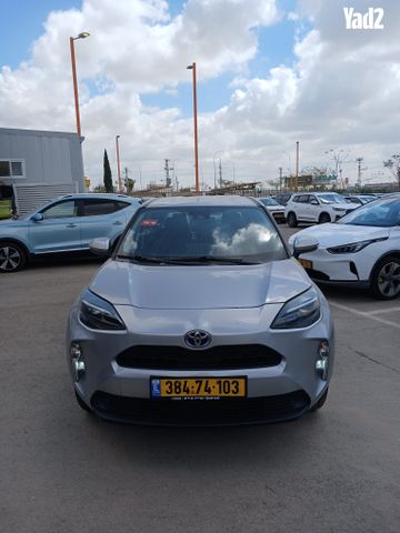 מודעת רכב טויוטה יאריס קרוס