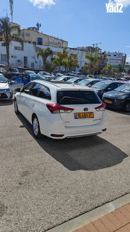 מודעת רכב טויוטה אוריס 1