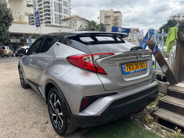 מודעת רכב טויוטה C-HR