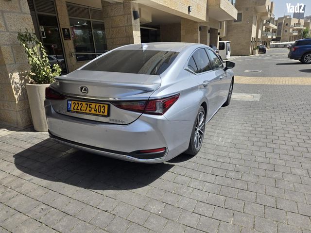 מודעת רכב לקסוס ES