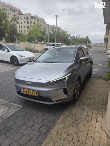 מודעת רכב ג׳ילי Geometry C