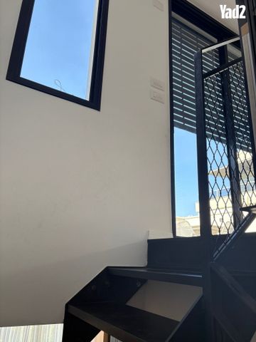 ענתות 33