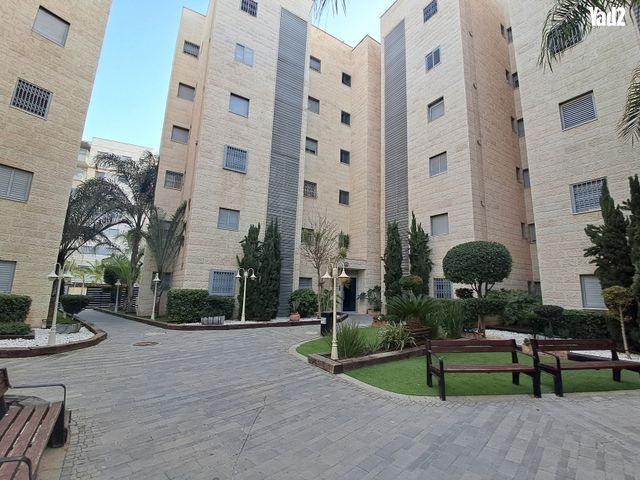 גדעון האוזנר 30