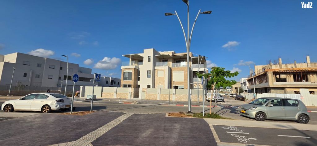 החוחים 1