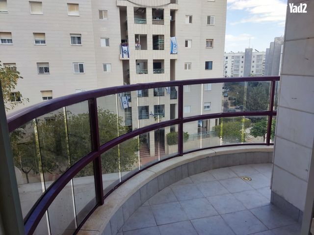 אשר ברש 9