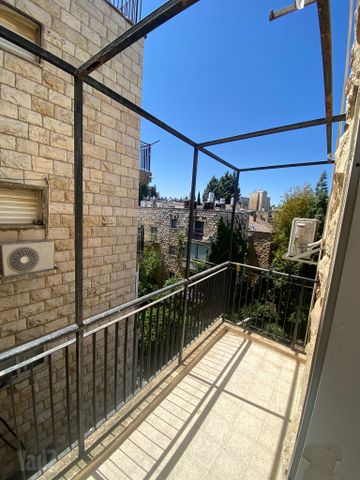 דירה למכירה בירושלים (תיווך) — 4