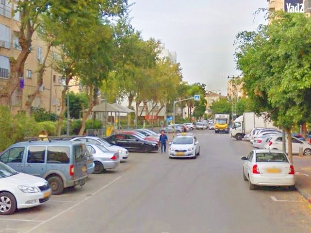 השדה 