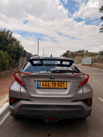 מודעת רכב טויוטה C-HR