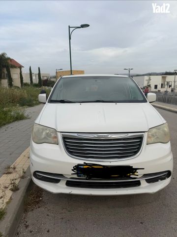 מודעת רכב קרייזלר גראנד וויאג'ר