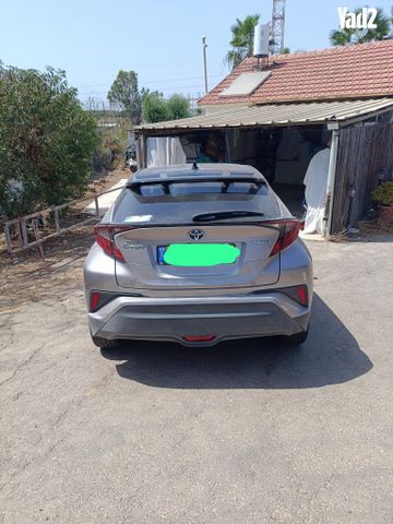 מודעת רכב טויוטה C-HR