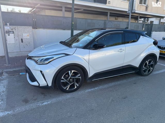 מודעת רכב טויוטה C-HR