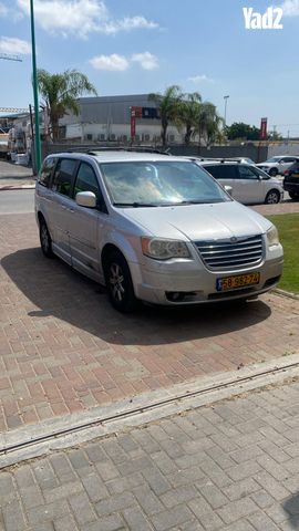 מודעת רכב קרייזלר גראנד וויאג'ר