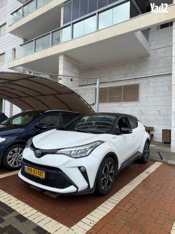 מודעת רכב טויוטה C-HR