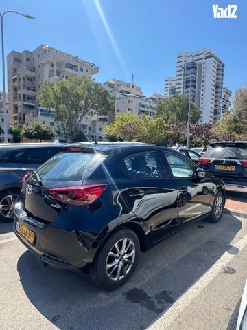מודעת רכב מאזדה 2