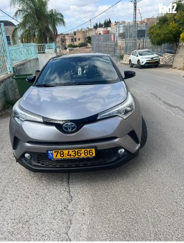 מודעת רכב טויוטה C-HR