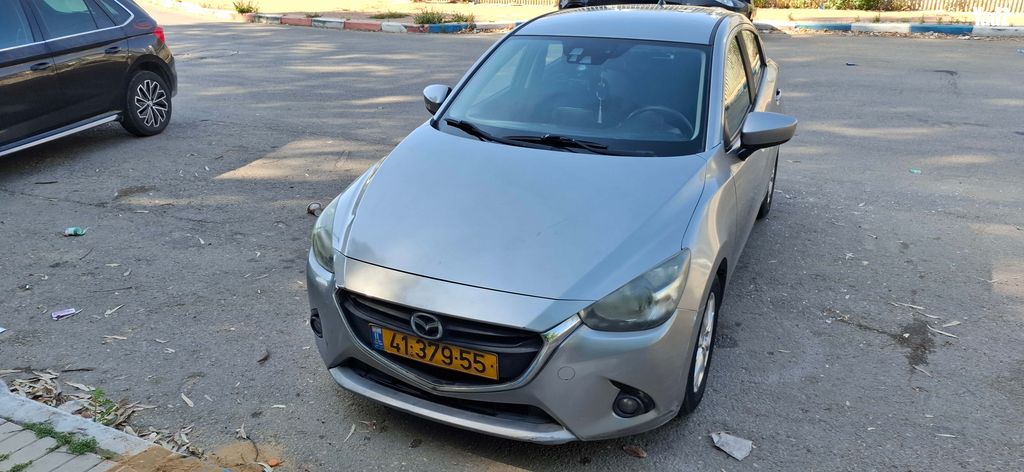 מודעת רכב מאזדה 2
