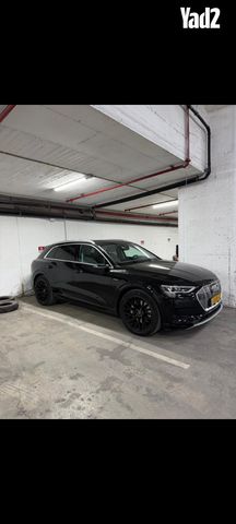 מודעת רכב אאודי E-tron