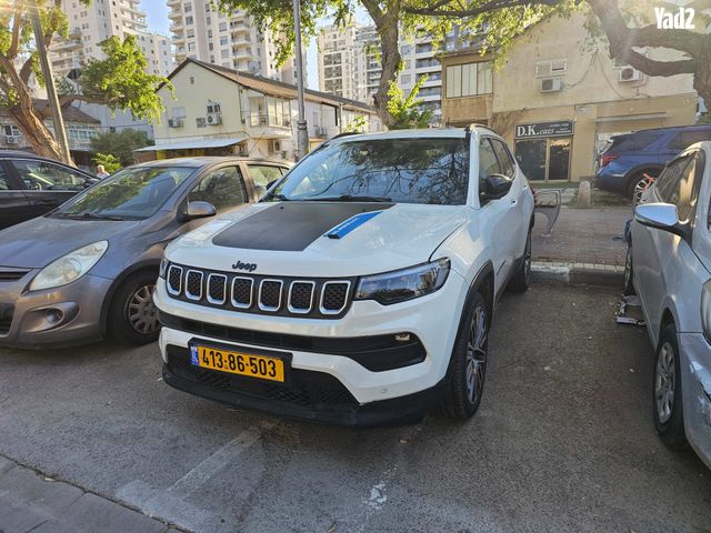 מודעת רכב ג'יפ קומפאס