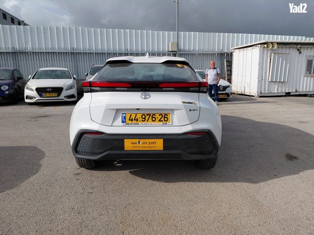 מודעת רכב טויוטה C-HR