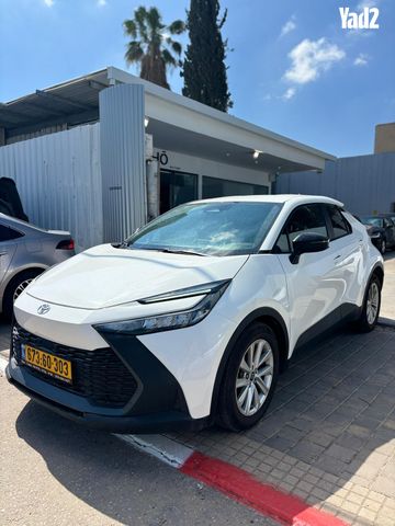 מודעת רכב טויוטה C-HR