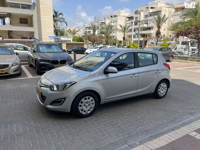 מודעת רכב יונדאי i20