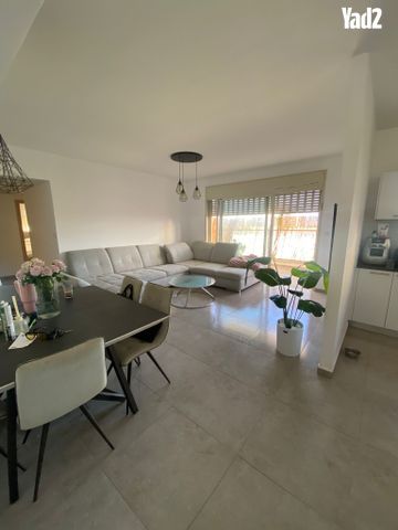 סנונית 8